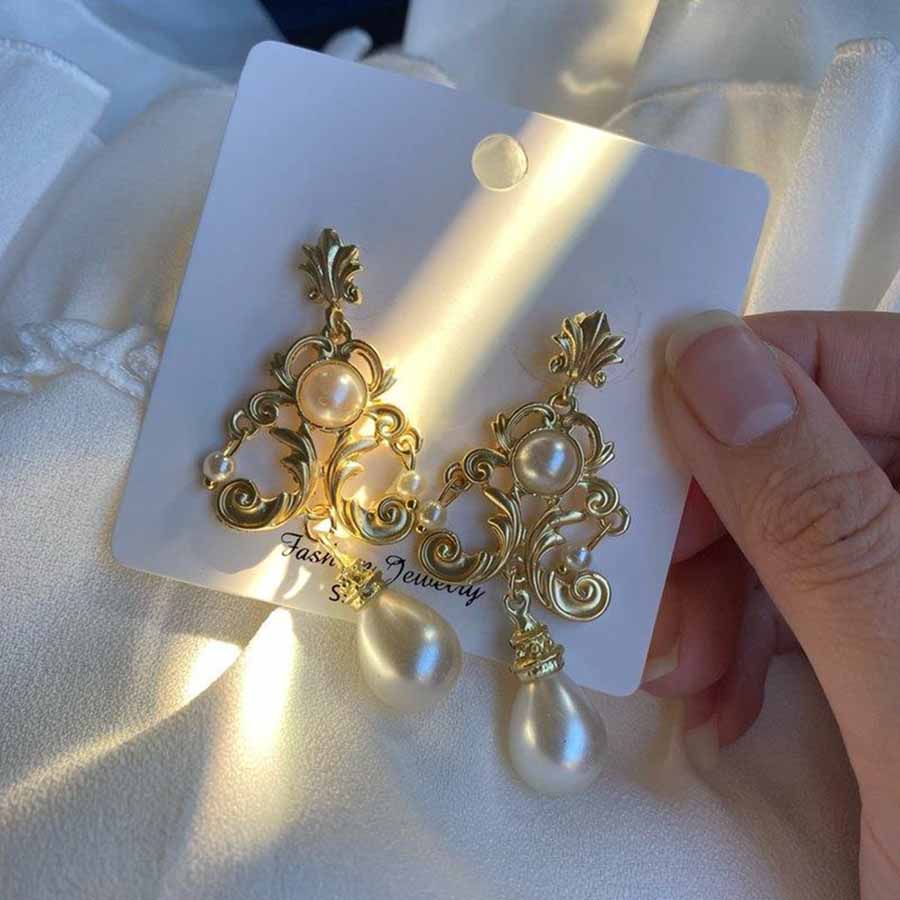Retro Luxury Baroque Bride Ear - Vintage Collectible Figures recension och pris